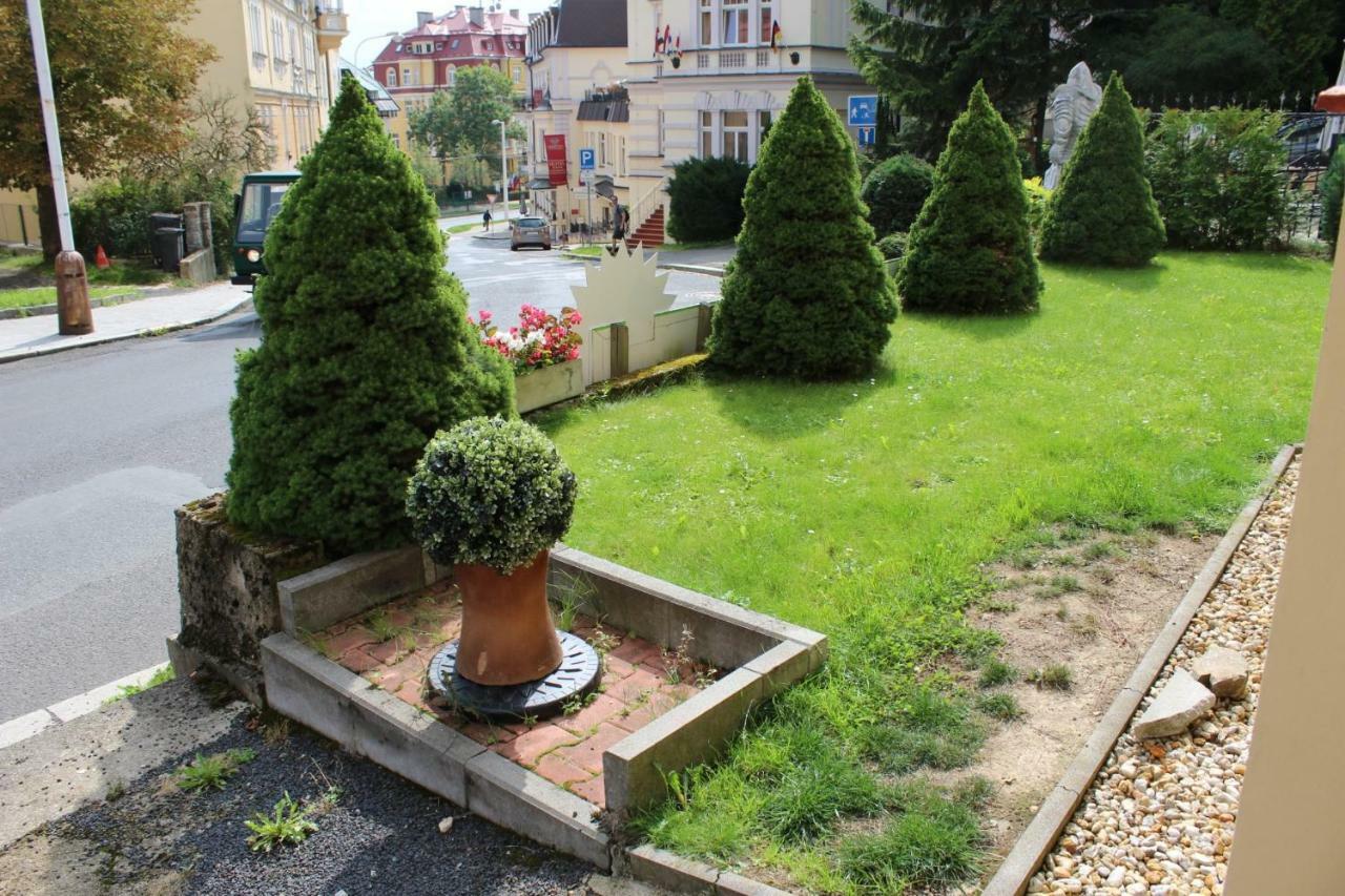 Milano Vandrarhem Mariánské Lázně Exteriör bild